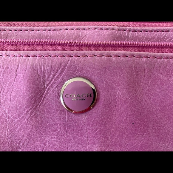 Soft leather pinkish purple (mauve) Coach wristlet - Picture 3 of 6